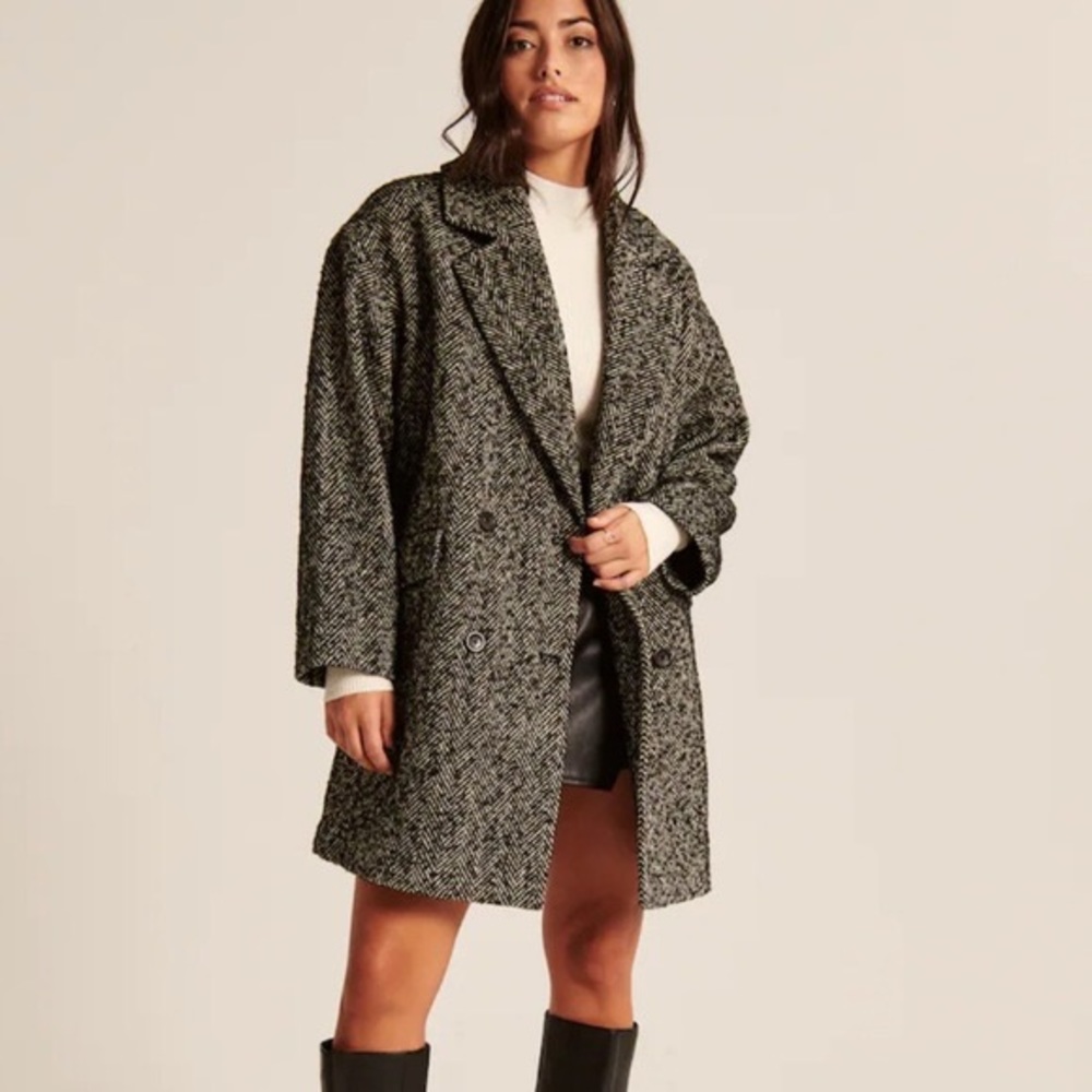 Abercrombie and Fitch Short Textured Dad Coat in Black Herringbone